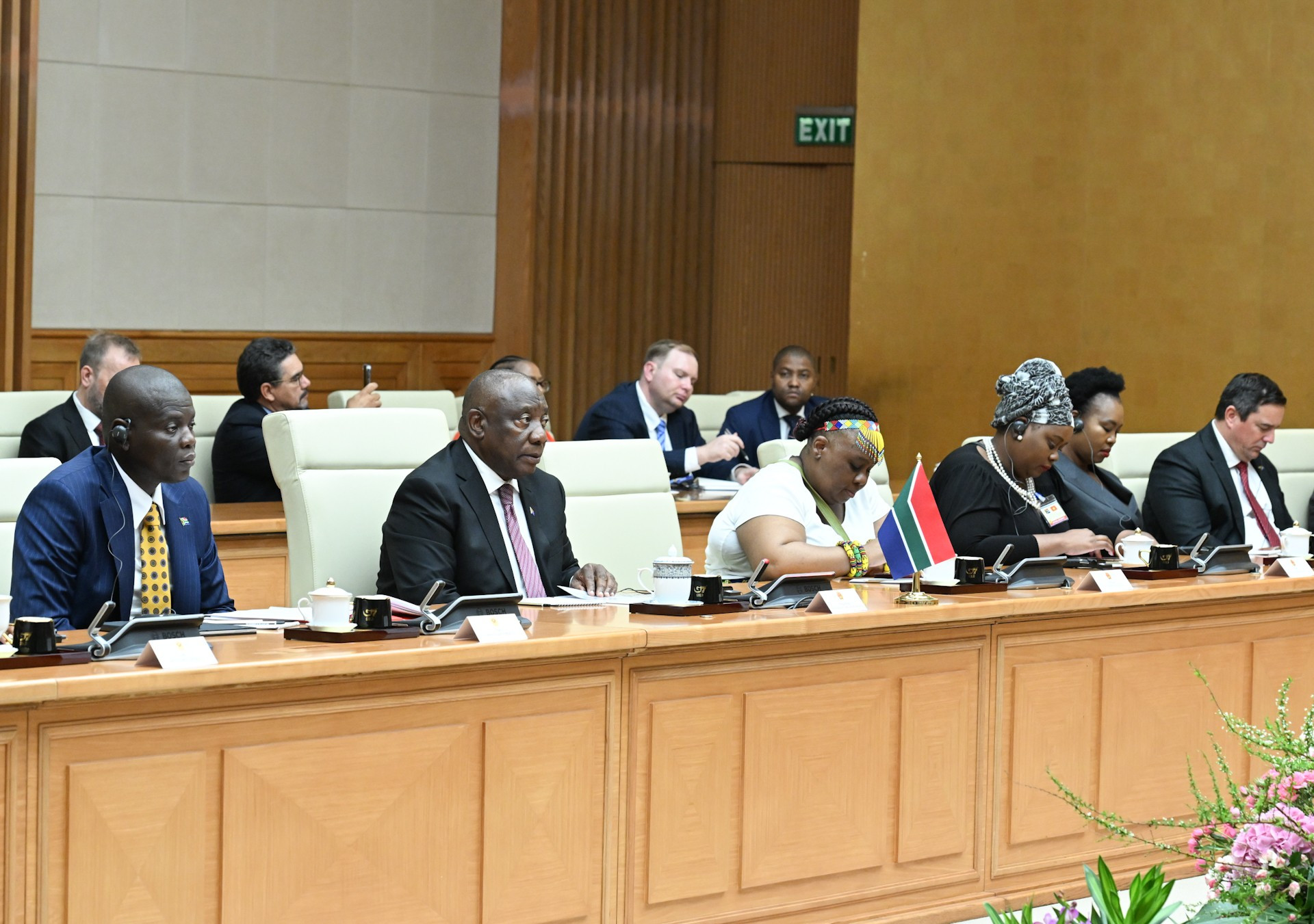President of the Republic of South Africa Matamela Cyril Ramaphosa and members of the delegation met with Prime Minister Pham Minh Chinh. dsc-9976.jpg
