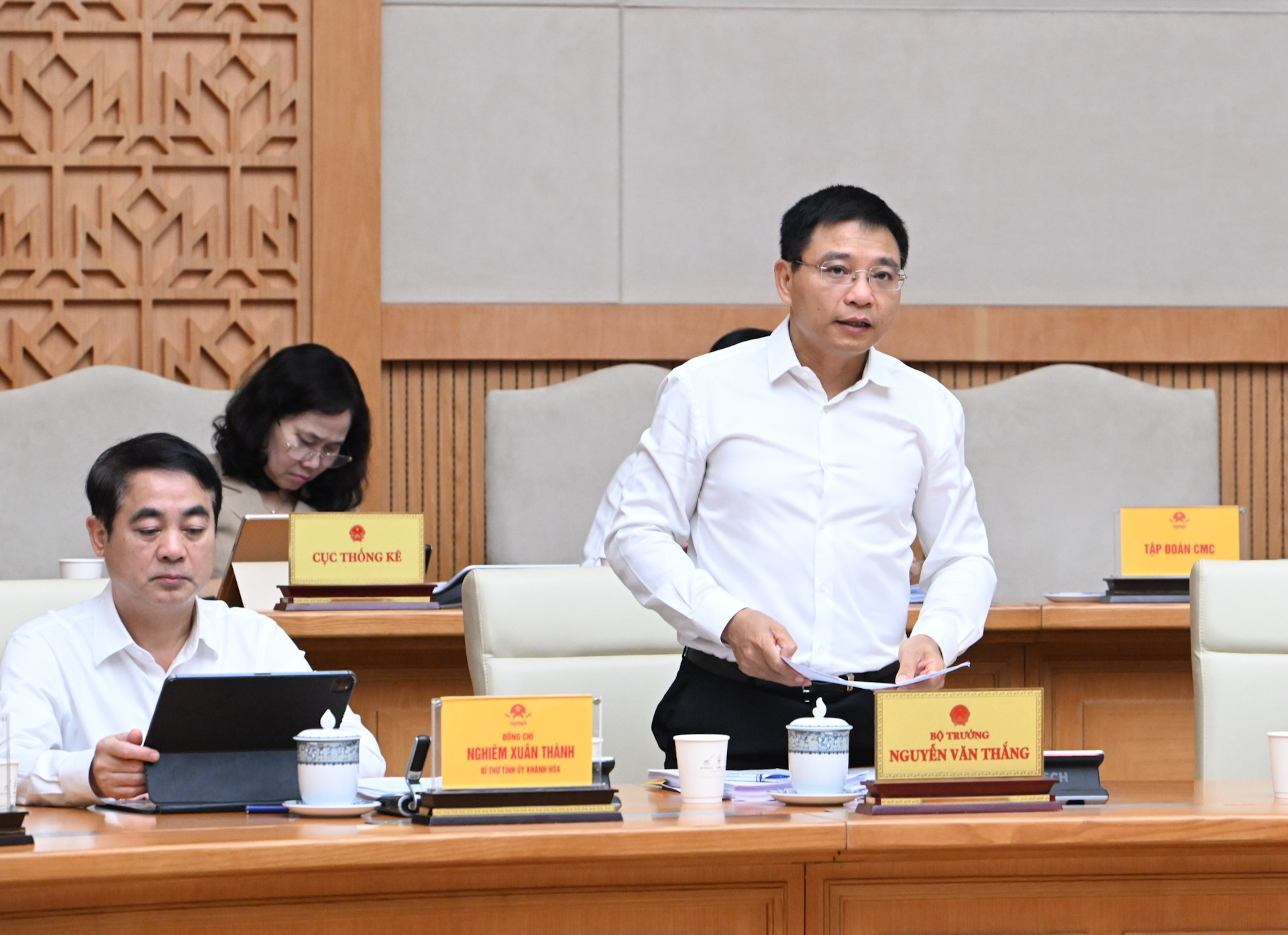 Bộ trưởng Tài chính Nguyễn Văn Thắng báo cáo tại hội nghị. dsc-8332.jpg