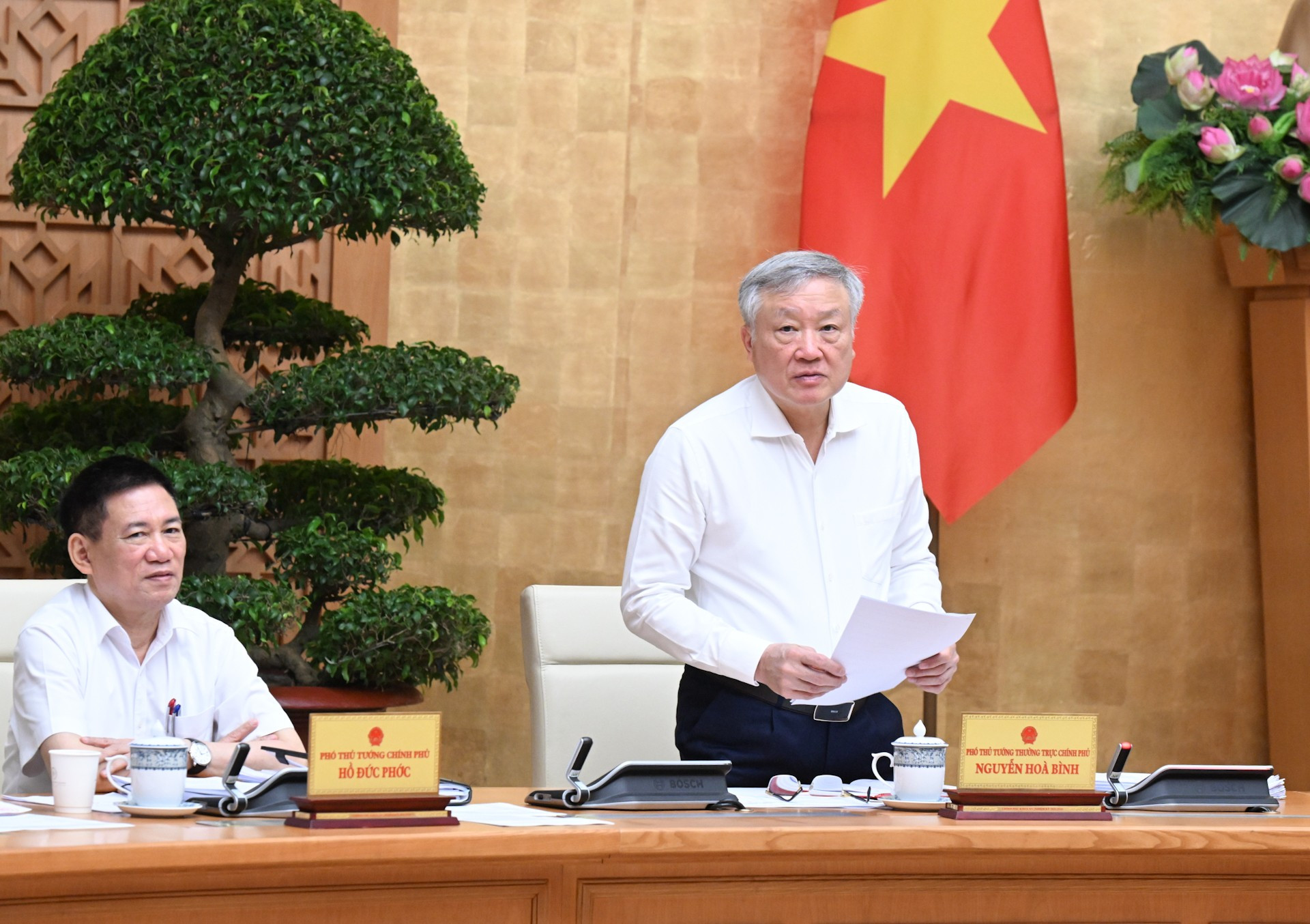 Phó Thủ tướng Thường trực Nguyễn Hòa Bình phát biểu ý kiến tại hội nghị. dsc-8325.jpg