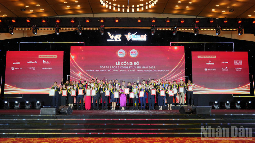 Vietnam Report công bố Top 500 doanh nghiệp lợi nhuận tốt nhất 2025