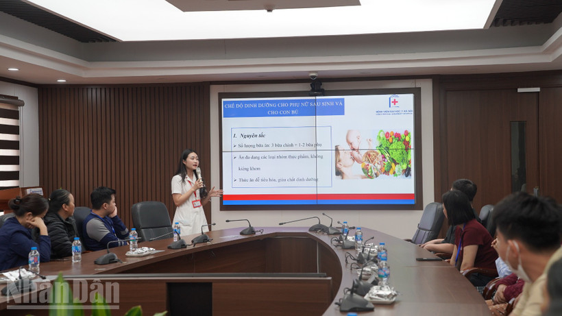 Từ móng giò đến rau xanh: Lời khuyên dinh dưỡng cho sản phụ 