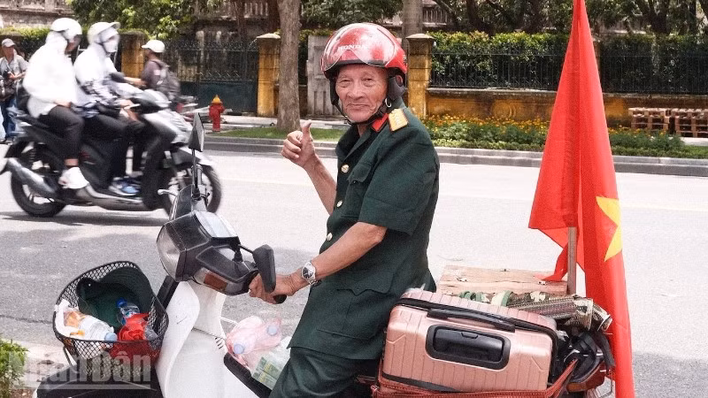 Cụ ông "trốn vợ" vào nam, ra bắc đã đến Hà Nội để xem diễu binh