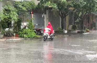 Dự báo khu vực Hà Nội có lúc có mưa rào và dông. (Ảnh: Đ.T)