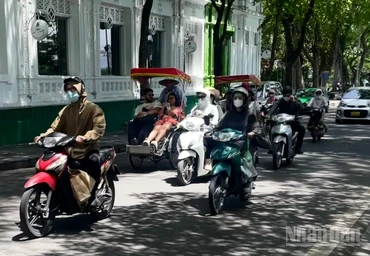 Khu vực Hà Nội được dự báo ngày nắng nóng, chiều tối và đêm có lúc có mưa rào và dông. (Ảnh minh họa: Đ.T)