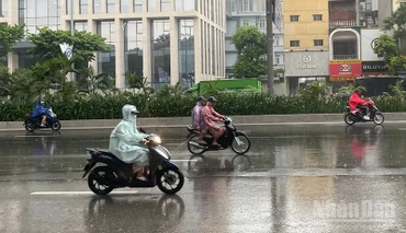 Dự báo Hà Nội chiều tối và đêm có lúc có mưa rào và dông. (Ảnh minh họa: Đ.T)