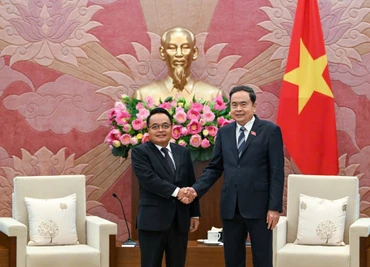 Chủ tịch Quốc hội Trần Thanh Mẫn và Chủ tịch Kiểm toán Lào Viengthavisone Thephachanh.