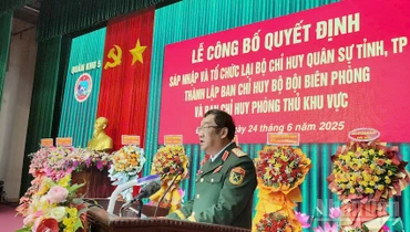 Thượng tướng Phạm Hoài Nam, Ủy viên Trung ương Đảng, Ủy viên Quân ủy Trung ương, Thứ trưởng Quốc phòng phát biểu chỉ đạo tại buổi lễ. (Ảnh: ĐÌNH TĂNG)
