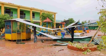 Sau bão số 5, toàn tỉnh Nghệ An có 83 điểm trường bị hư hỏng, thiệt hại gần 40 tỷ đồng.