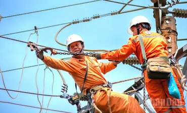 Để bảo đảm cung cấp điện cho năm 2025, EVNCPC đã chủ động triển khai đồng bộ nhiều phương án, sẵn sàng trong mọi tình huống nhằm cung cấp điện an toàn, liên tục, hiệu quả. (Ảnh: ĐÌNH TĂNG)
