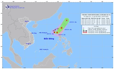 Bản đồ dự báo quỹ đạo và cường độ bão trên Biển Đông phát lúc 11 giờ ngày 24/7.