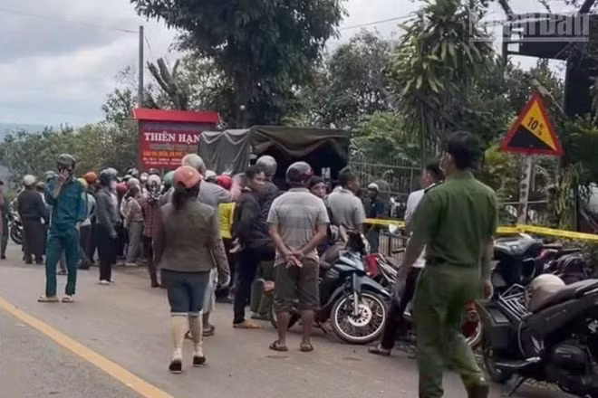 Công an tỉnh Đồng Nai đang phong tỏa hiện trường để điều tra vụ án.