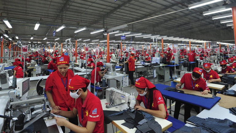 Nhiều ngành vẫn phụ thuộc chuỗi giá trị thâm dụng lao động và công đoạn gia công như dệt may. det-may.jpg