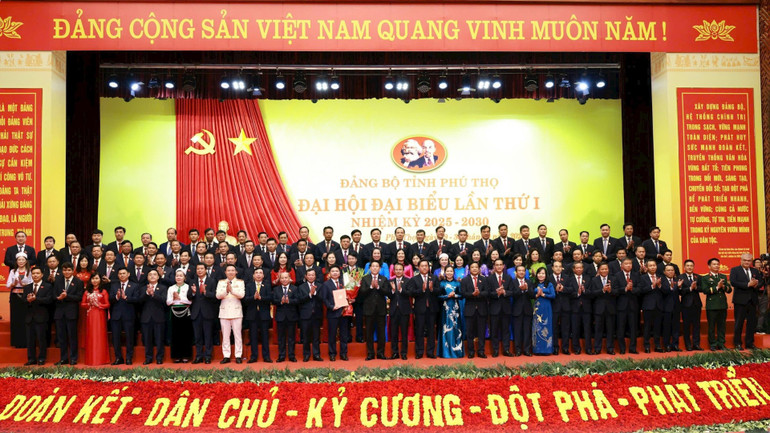 Ra mắt Ban Chấp hành Đảng bộ tỉnh Phú Thọ nhiệm kỳ 2025-2030. Ảnh | ngọc long z7118900238448-3d71a3c2ef797c665db73a3b335e10ca-6308.jpg