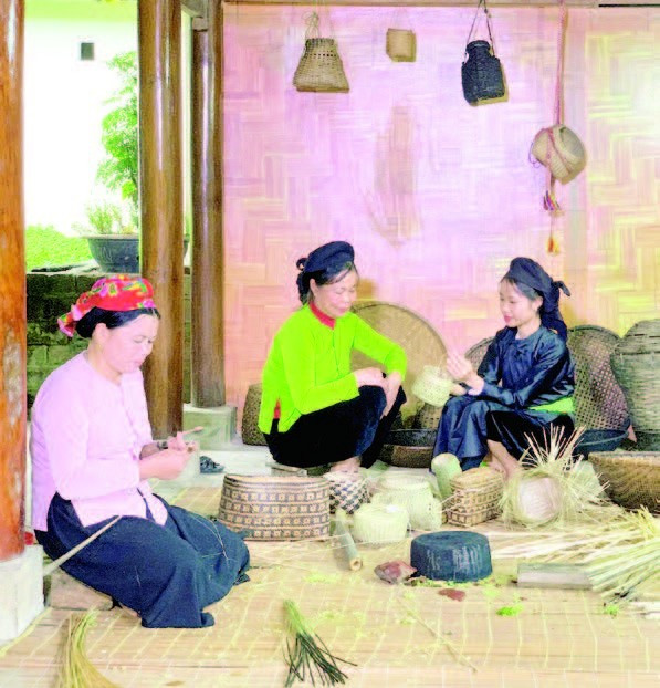 Đan lát giúp cho người dân xã Nghĩa Đô có thu nhập ổn định. 2.jpg