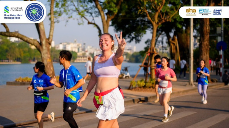 Vận động viên quốc tế tại giải Standard Chartered Marathon Di sản Hà Nội 2024.