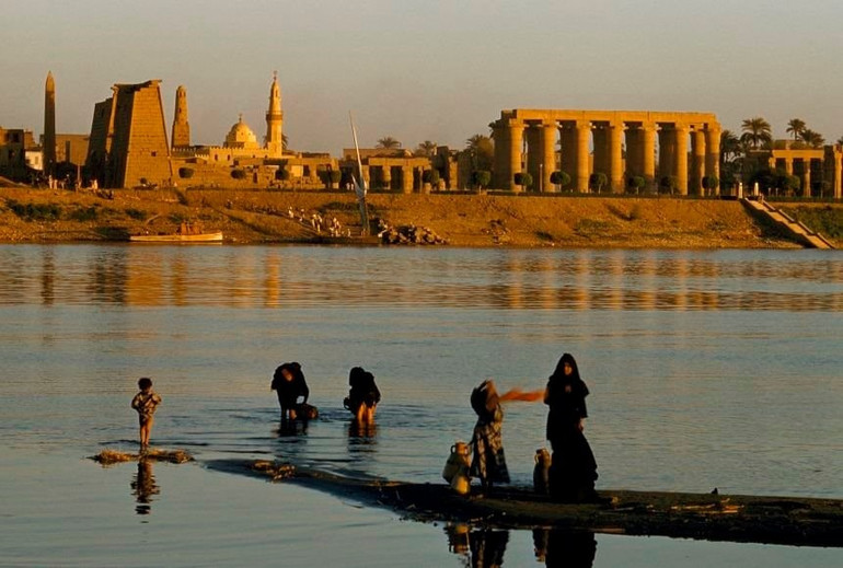 women-and-children-on-the-banks-of-the-nile.jpg