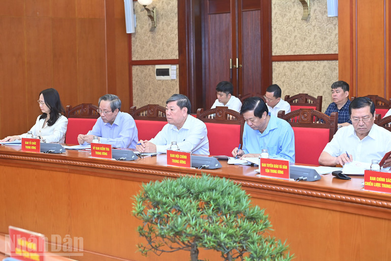 Các đại biểu tham dự hội nghị. ndo_bl_a3-bnd-1073.jpg