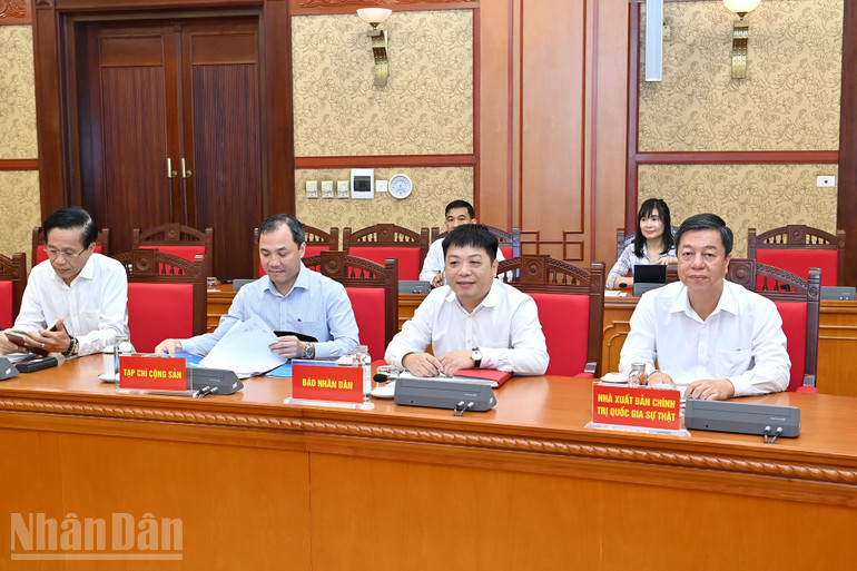 Các đại biểu tham dự hội nghị. ndo_bl_a5-bnd-1047.jpg
