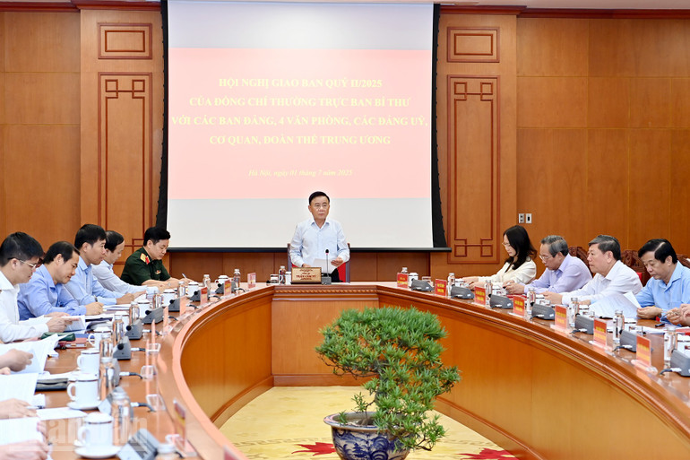 Đồng chí Trần Cẩm Tú, Ủy viên Bộ Chính trị, Thường trực Ban Bí thư chủ trì hội nghị giao ban quý II/2025 với các ban đảng, 4 văn phòng, các đảng ủy, cơ quan, đoàn thể Trung ương. ndo_bl_a5-bnd-1050.jpg