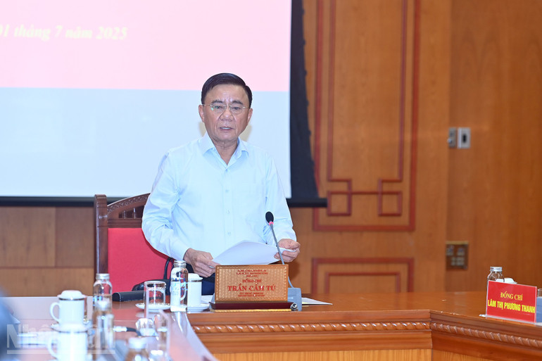 Thường trực Ban Bí thư Trần Cẩm Tú phát biểu chỉ đạo hội nghị. ndo_bl_a2-bnd-1063.jpg