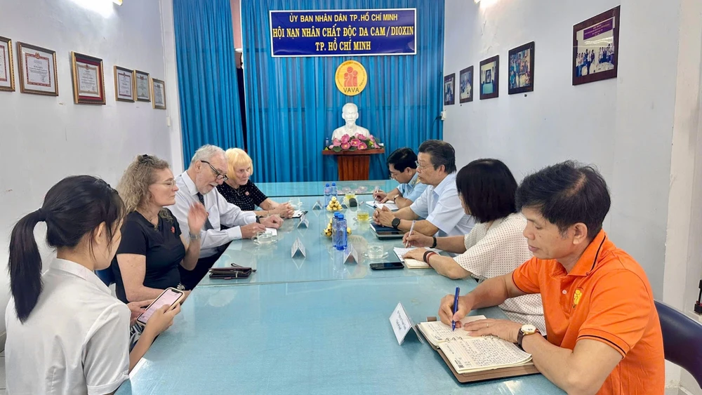 Quang cảnh buổi làm việc.