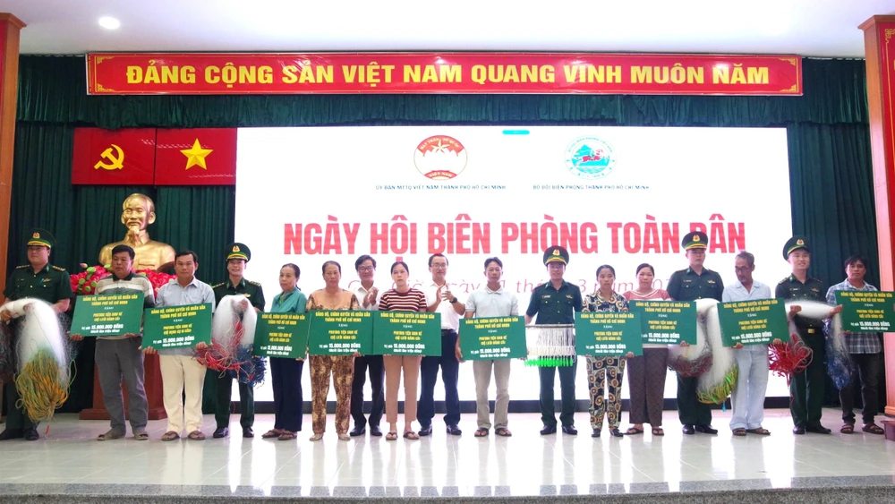 Hỗ trợ sinh kế cho bà con ngư dân tại xã Cần Giờ.