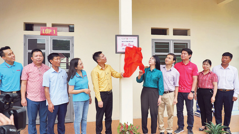 Điểm trường Cốc Đông, Hà Giang (cũ) được Quỹ xây dựng giúp học sinh không phải đi học nhờ nhà văn hóa địa phương. ket-noi-cong-dong-08.jpg