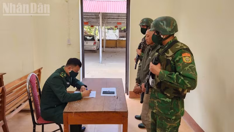 Đối tượng Hà Văn Liên, sinh năm 1985, trú tại bản Nà Khi, xã Mường Lạn bị bắt về hành vi tàng trữ trái phép chất ma túy.