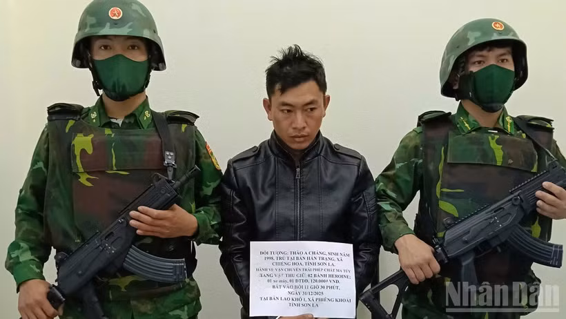 Đối tượng Thào A Cháng bị bắt giữ về hành vi vận chuyển trái phép chất ma túy.