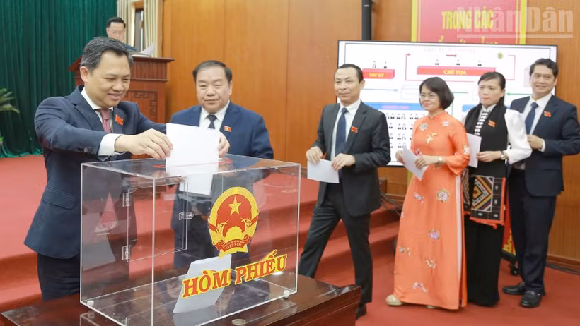 Các đại biểu tham gia bầu nhân sự chủ chốt Hội đồng nhân dân tỉnh tại kỳ họp thứ nhất, Hội đồng nhân dân tỉnh Sơn La khóa XVI, nhiệm kỳ 2026-2031.