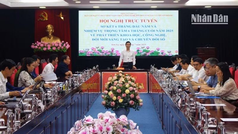 Đồng chí Hoàng Quốc Khánh, Bí thư Tỉnh ủy Sơn La chủ trì hội nghị.