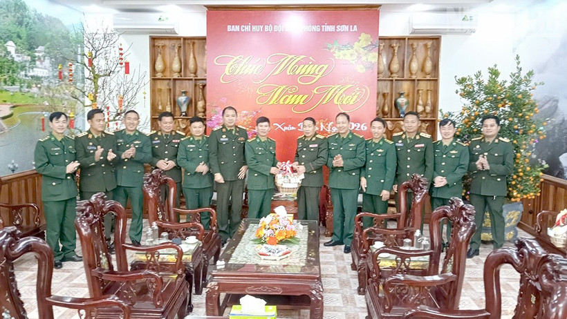 Đoàn Công tác Bộ Chỉ huy quân sự tỉnh Huaphanh, nước Cộng hòa Dân chủ Nhân dân Lào thăm, chúc Tết Ban Chỉ huy Bộ đội Biên phòng tỉnh Sơn La.