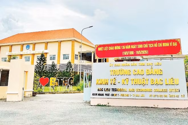 Trường cao đẳng Kinh tế-Kỹ thuật Bạc Liêu mới được đầu tư xây dựng 3 năm nay, kinh phí gần 100 tỷ đồng, nhưng “vắng bóng” sinh viên, lãng phí không nhỏ.