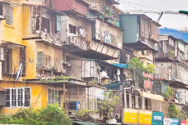 Một tòa chung cư cũ trong Khu tập thể Thành Công, Hà Nội.