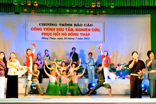 Một chương trình báo cáo Công trình sưu tầm, nghiên cứu, phục hồi hò Đồng Tháp.