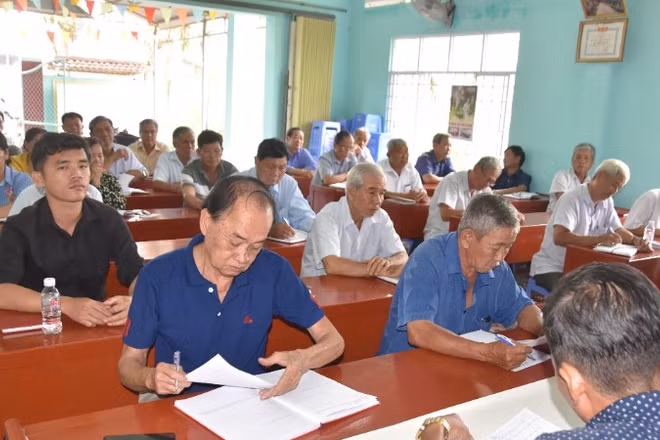 Một buổi sinh hoạt chi bộ ở khu phố Mỹ Thạnh, phường Mỹ Phong, tỉnh Đồng Tháp.