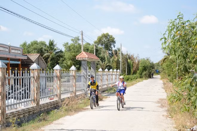 Học sinh xã Vĩnh Bình, tỉnh An Giang đến trường.