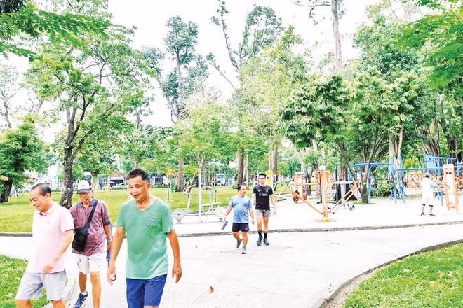 Dự án bãi đậu xe ngầm tại Công viên Lê Văn Tám góp phần giải quyết chỗ đỗ xe cho khu vực trung tâm thành phố (Ảnh THẾ ANH)