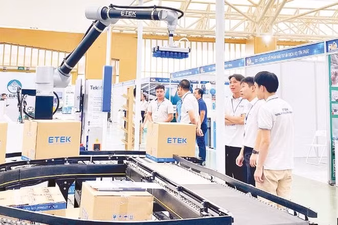 Công ty cổ phần Giải pháp tự động hóa ETEK giới thiệu sản phẩm tới khách hàng tại Hanoi MIP Fair 2026.