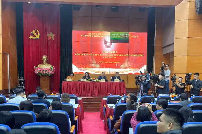 Quang cảnh họp báo.