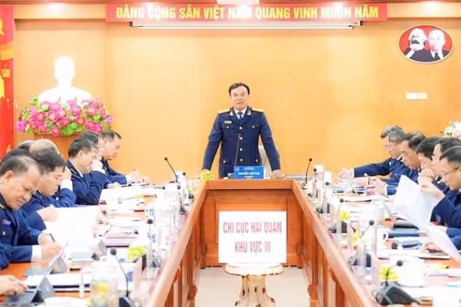 Cục trưởng Cục Hải quan Nguyễn Văn Thọ chỉ đạo thí điểm Đề án thông quan tập trung tại Chi cục Hải quan khu vực III.