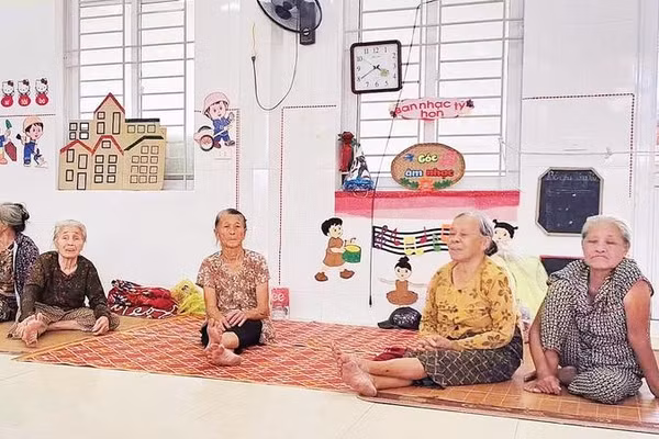Các trường học, nhà ở kiên cố, cao ráo được tận dụng làm nơi tránh trú an toàn cho người dân.