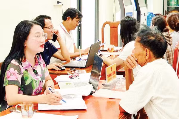 Mô hình “Ngày thứ bảy - chính quyền tận tâm, công dân thuận tiện” của phường Bắc Gianh mang lại hiệu quả thiết thực cho người dân.