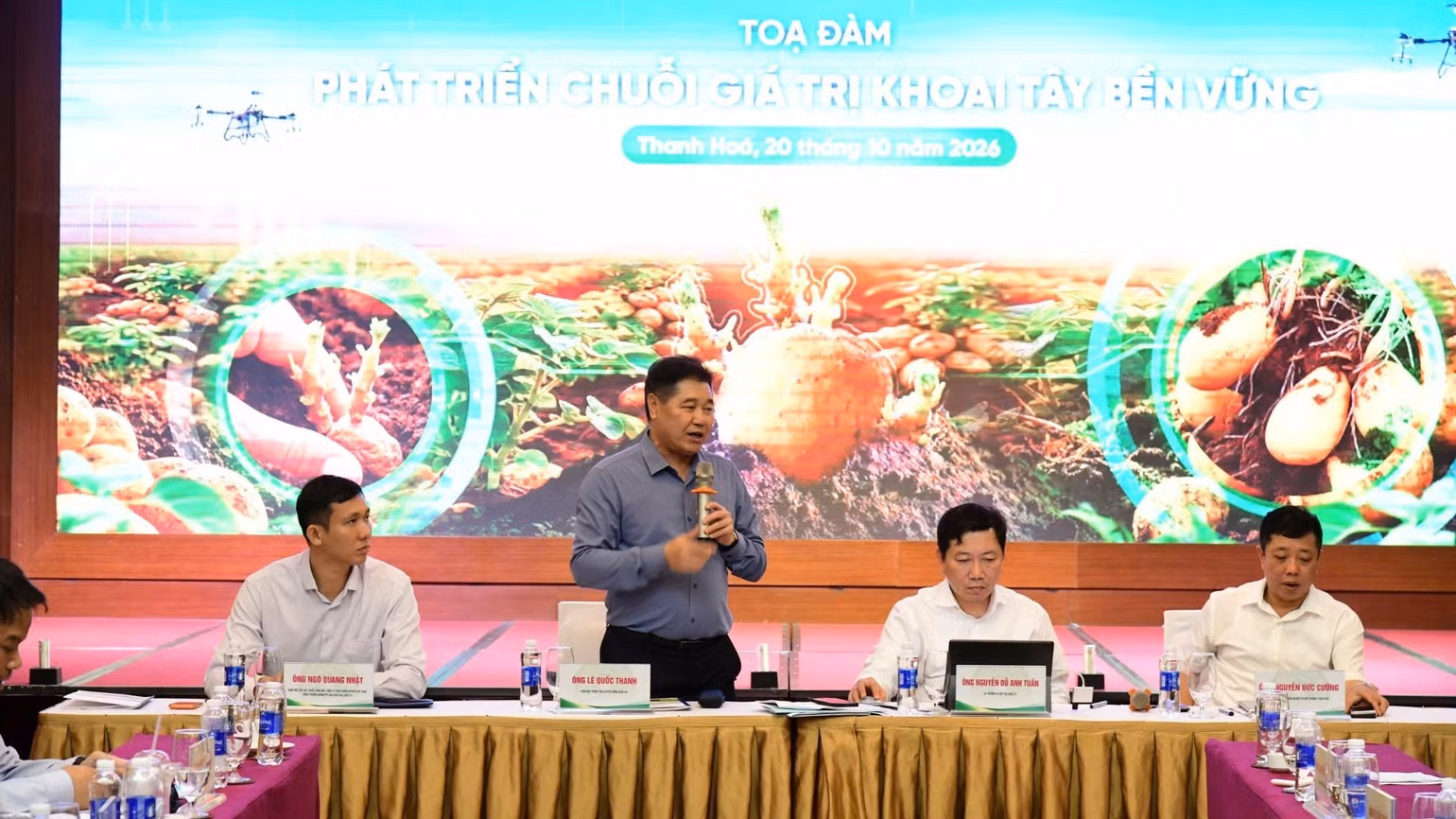 giam-doc-trung-tam-khuyen-nong-quoc-gia-le-quoc-thanh-phat-bieu-tai-toa-dam-2419.jpg