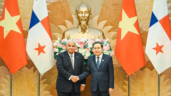 Chủ tịch Quốc hội Trần Thanh Mẫn và Tổng thống Panama José Raúl Mulino. (Ảnh: DUY LINH)