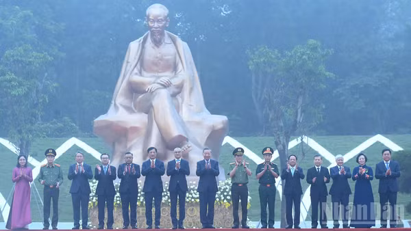 Tổng Bí thư, Chủ tịch nước Tô Lâm dự Lễ kỷ niệm 72 năm Ngày Bác Hồ về thăm Đền Hùng và khánh thành Tượng đài “Bác Hồ với ngày hội non sông”. (Ảnh: ĐĂNG KHOA)