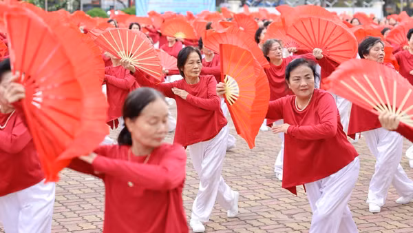 Người cao tuổi là nguồn lực, là động lực cho sự phát triển bền vững của đất nước. (Ảnh: TTXVN)