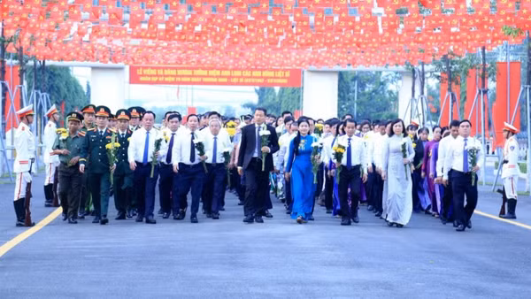 Lãnh đạo thành phố Đồng Nai viếng Nghĩa trang Liệt sĩ thành phố nhân kỷ niệm 79 năm Ngày Thương binh-Liệt sĩ.