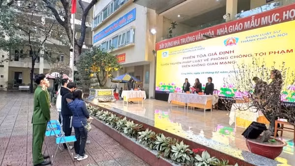 Học sinh được nâng cao kiến thức về pháp luật thông qua “Phiên tòa giả định”.