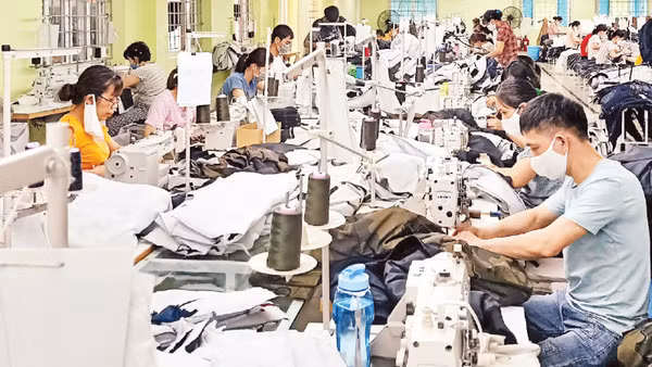 Sản xuất hàng may mặc xuất khẩu tại Tổng công ty cổ phần Dệt may Nam Định.